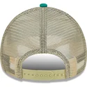 beige-grune-9forty-a-frame-all-day-trucker-cap-der-boston-celtics-nba-von-new-era