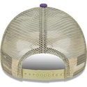 cappellino-trucker-beige-e-viola-9forty-a-frame-all-day-trucker-dei-los-angeles-lakers-nba-di-new-era
