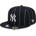 cappello-piatto-blu-marino-snapback-9fifty-pinstripe-visor-clip-di-new-york-yankees-mlb-di-new-era