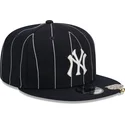 cappello-piatto-blu-marino-snapback-9fifty-pinstripe-visor-clip-di-new-york-yankees-mlb-di-new-era