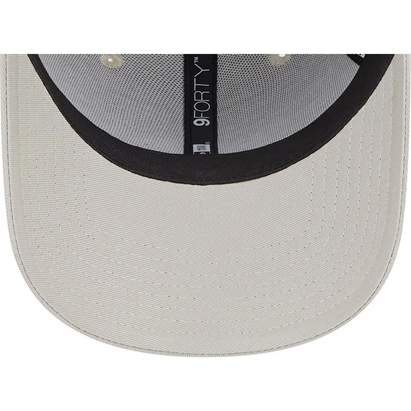 mutzen-gebogen-beige-verstellbares-band-9forty-seasonal-der-vespa-piaggio-von-new-era