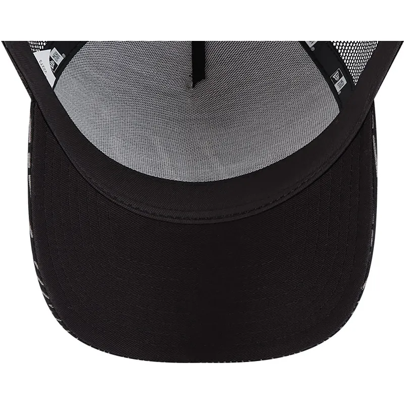 cappelli-curva-nero-snapback-a-frame-reflective-all-over-print-dei-valentino-rossi-vr46-motogp-di-new-era cappelli-curva-nero-snapback-a-frame-reflective-all-over-print-dei-valentino-rossi-vr46-motogp-di-new-era