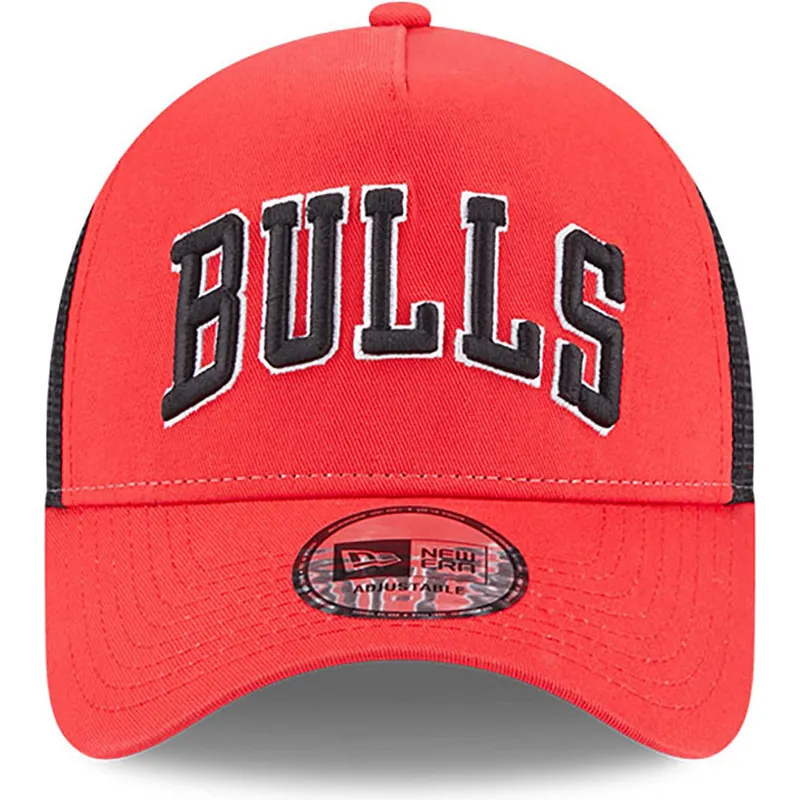 cappelli-curva-rosso-snapback-a-frame-team-script-dei-chicago-bulls-nba-di-new-era