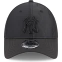 mutzen-gebogen-schwarz-verstellbares-band-9forty-multi-texture-der-new-york-yankees-mlb-von-new-era