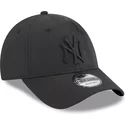 new-era-curved-brim-black-logo-9forty-multi-texture-new-york-yankees-mlb-black-adjustable-cap