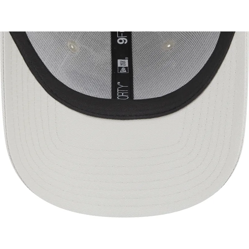 cappelli-curva-beige-cinghia-regolabile-9forty-dei-correcaminos-looney-tunes-di-new-era