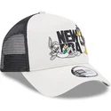 cappellino-trucker-beige-a-frame-di-bugs-bunny-e-daffy-duck-looney-tunes-di-new-era