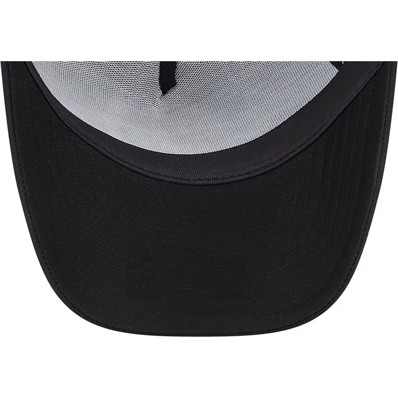 cappelli-curva-nero-snapback-a-frame-dei-coyote-y-correcaminos-looney-tunes-di-new-era