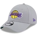 cappellino-curvo-grigio-regolabile-9forty-team-side-patch-los-angeles-lakers-nba-di-new-era