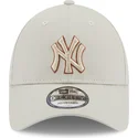 cappellino-curvo-beige-regolabile-9forty-team-outline-dei-new-york-yankees-mlb-di-new-era