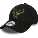 cappellino-curvo-nero-regolabile-9forty-metallic-badge-dei-chicago-bulls-nba-di-new-era