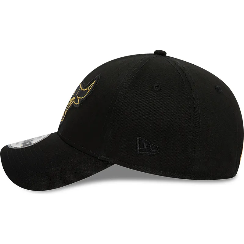 cappelli-curva-nero-cinghia-regolabile-9forty-metallic-badge-dei-chicago-bulls-nba-di-new-era cappelli-curva-nero-cinghia-regolabile-9forty-metallic-badge-dei-chicago-bulls-nba-di-new-era