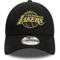 cappelli-curva-nero-cinghia-regolabile-9forty-metallic-badge-dei-los-angeles-lakers-nba-di-new-era