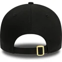 cappelli-curva-nero-cinghia-regolabile-9forty-metallic-badge-dei-los-angeles-lakers-nba-di-new-era