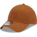 cappellino-curvo-marrone-aderente-con-logo-marrone-39thirty-league-essential-dei-new-york-yankees-mlb-di-new-era