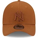 cappellino-curvo-marrone-aderente-con-logo-marrone-39thirty-league-essential-dei-new-york-yankees-mlb-di-new-era