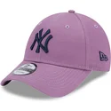 mutzen-gebogen-violett-verstellbares-band-9forty-league-essential-der-new-york-yankees-mlb-von-new-era