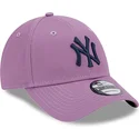 cappelli-curva-viola-cinghia-regolabile-9forty-league-essential-dei-new-york-yankees-mlb-di-new-era
