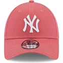 casquette-courbee-rose-claire-ajustable-9forty-league-essential-new-york-yankees-mlb-new-era
