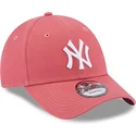 cappelli-curva-rosa-cinghia-regolabile-claro-9forty-league-essential-dei-new-york-yankees-mlb-di-new-era
