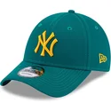cappelli-curva-verde-cinghia-regolabile-9forty-league-essential-dei-new-york-yankees-mlb-di-new-era