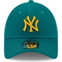 cappelli-curva-verde-cinghia-regolabile-9forty-league-essential-dei-new-york-yankees-mlb-di-new-era