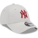 beige-verstellbare-kappe-mit-gebogenem-schirm-und-rotem-logo-9forty-league-essential-der-new-york-yankees-mlb-von-new-era