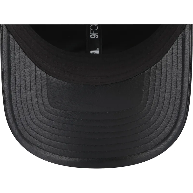 cappelli-curva-nero-cinghia-regolabile-9forty-leather-dei-new-york-yankees-mlb-di-new-era