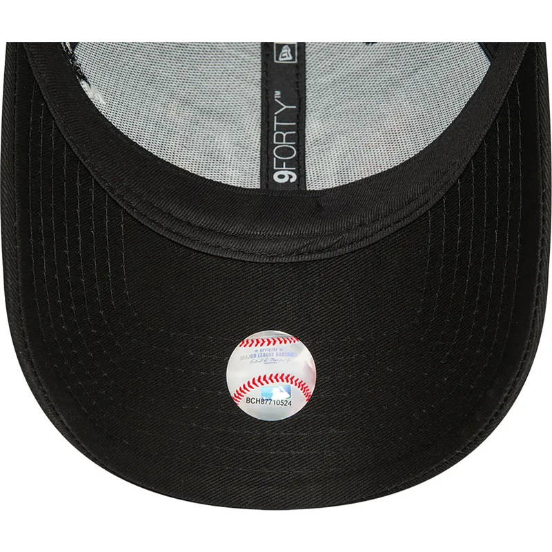 cappelli-curva-nero-cinghia-regolabile-9forty-koi-fish-dei-new-york-yankees-mlb-di-new-era cappelli-curva-nero-cinghia-regolabile-9forty-koi-fish-dei-new-york-yankees-mlb-di-new-era