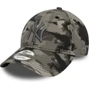 cappelli-curva-mimetizzazione-cinghia-regolabile-9forty-all-over-print-painted-dei-new-york-yankees-mlb-di-new-era