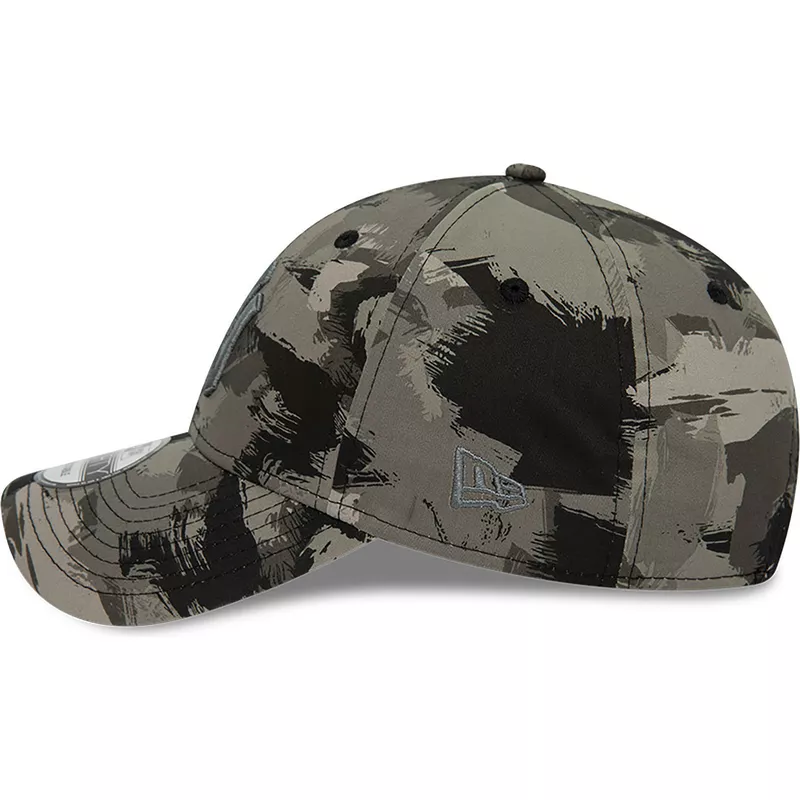 new-era-curved-brim-9forty-all-over-print-painted-new-york-yankees-mlb-camouflage-adjustable-cap
