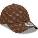 cappelli-curva-marrone-cinghia-regolabile-9forty-monogram-dei-new-york-yankees-mlb-di-new-era
