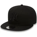 cappello-piatto-nero-snapback-9fifty-black-on-black-dei-new-york-yankees-mlb-di-new-era