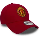 rod-justerbar-9forty-essential-kasket-med-buet-skygge-fra-manchester-united-football-club-fra-new-era