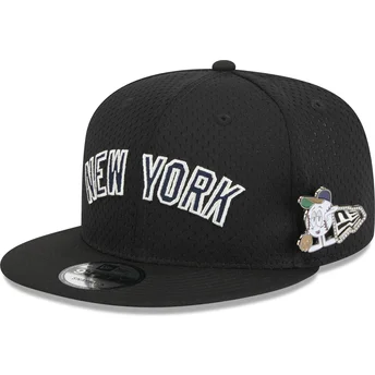 Flad sort snapback 9FIFTY Post-Up Pin kasket fra New York Yankees MLB af New Era