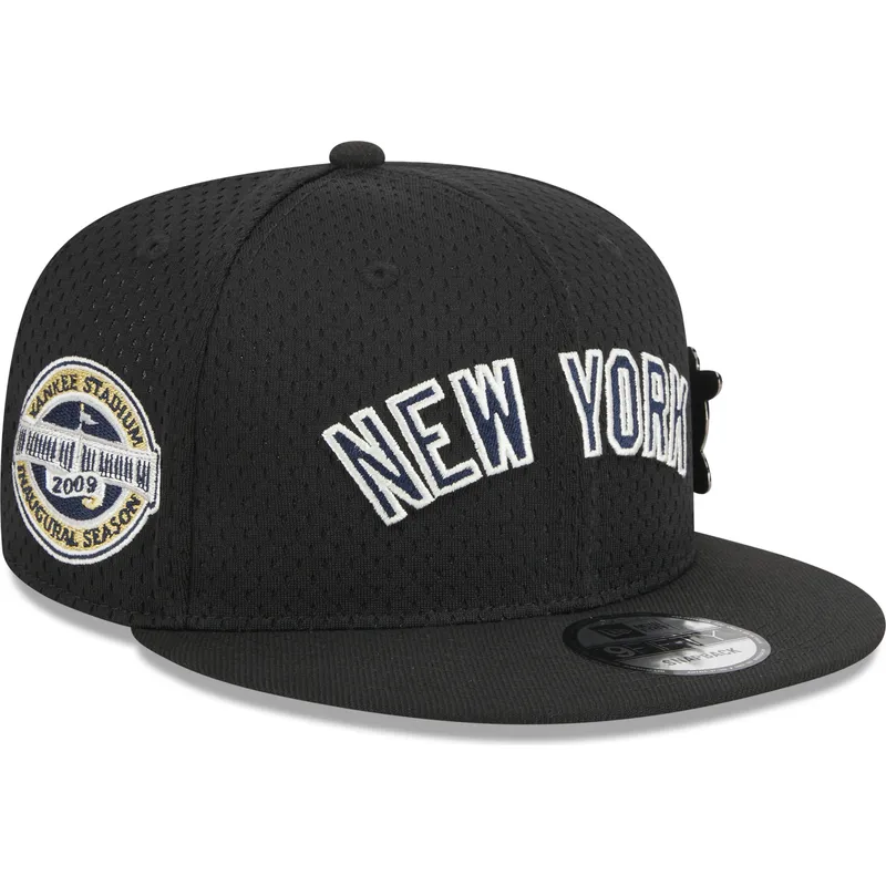 cappello-piatto-nero-snapback-9fifty-post-up-pin-dei-new-york-yankees-mlb-di-new-era