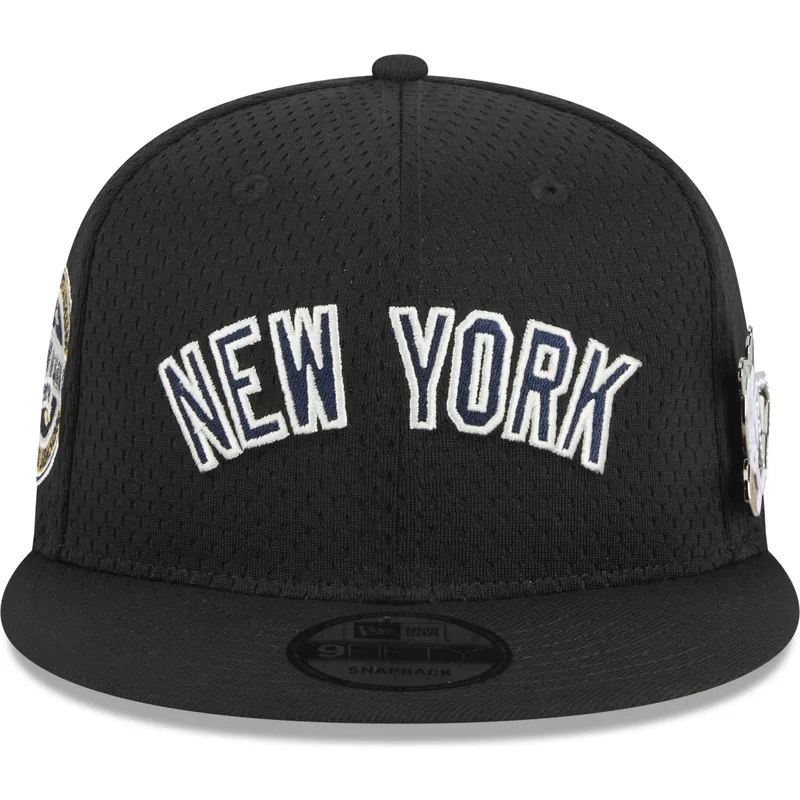 flad-sort-snapback-9fifty-post-up-pin-kasket-fra-new-york-yankees-mlb-af-new-era