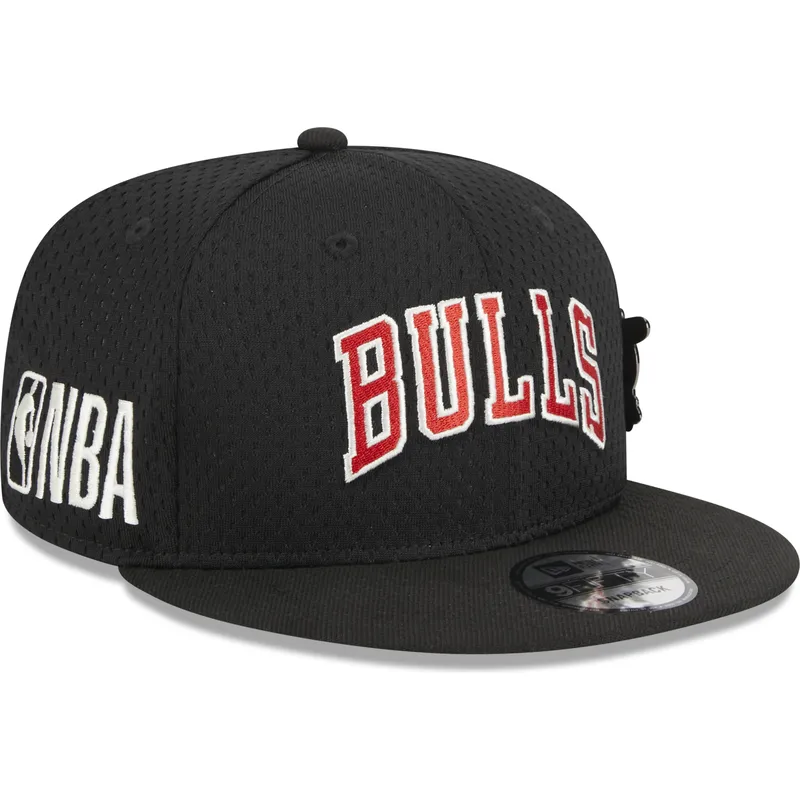 cappello-piatto-nero-snapback-9fifty-post-up-pin-dei-chicago-bulls-nba-di-new-era