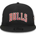 cappello-piatto-nero-snapback-9fifty-post-up-pin-dei-chicago-bulls-nba-di-new-era