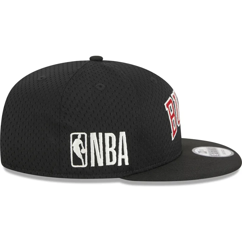 cappello-piatto-nero-snapback-9fifty-post-up-pin-dei-chicago-bulls-nba-di-new-era