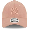 cappelli-curva-rosa-cinghia-regolabile-9forty-velour-dei-new-york-yankees-mlb-di-new-era