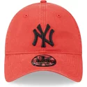 casquette-courbee-rouge-ajustable-avec-logo-noir-9twenty-league-essential-new-york-yankees-mlb-new-era