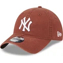 mutzen-gebogen-braun-verstellbares-band-9twenty-league-essential-der-new-york-yankees-mlb-von-new-era