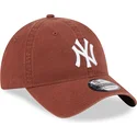 cappellino-curvo-marrone-regolabile-9twenty-league-essential-dei-new-york-yankees-mlb-di-new-era