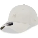 cappellino-curvo-beige-regolabile-con-logo-beige-9twenty-mini-logo-dei-new-york-yankees-mlb-di-new-era