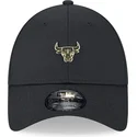 cappellino-curvo-nero-regolabile-9forty-con-spilla-dei-chicago-bulls-nba-di-new-era