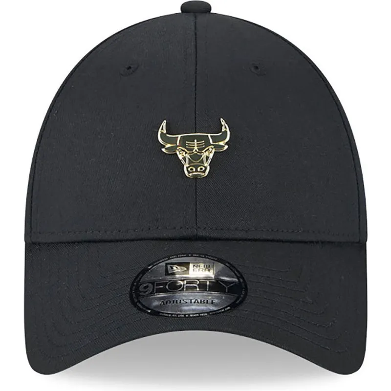 cappellino-regolabile-nero-con-visiera-curva-9forty-con-spilla-dei-chicago-bulls-nba-di-new-era