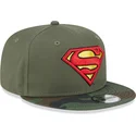 cappello-piatto-verde-e-camouflage-snapback-per-bambino-9fifty-di-superman-dc-comics-di-new-era