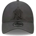 schwarze-verstellbare-9twenty-gore-tex-kappe-mit-gebogenem-schirm-der-new-york-yankees-mlb-von-new-era