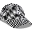 cappellino-curvo-nero-e-bianco-regolabile-da-donna-9forty-houndstooth-dei-new-york-yankees-mlb-di-new-era